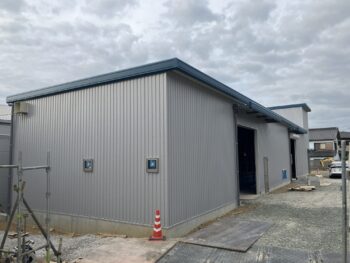大岩町の倉庫新築、外部足場解体！