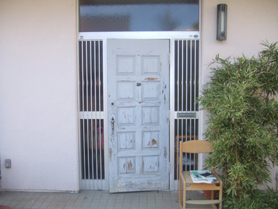 玄関ドア取替え事例1．開きドアから親子ドアへリフォーム