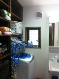 増築部分：新設の洗面脱衣室の収納